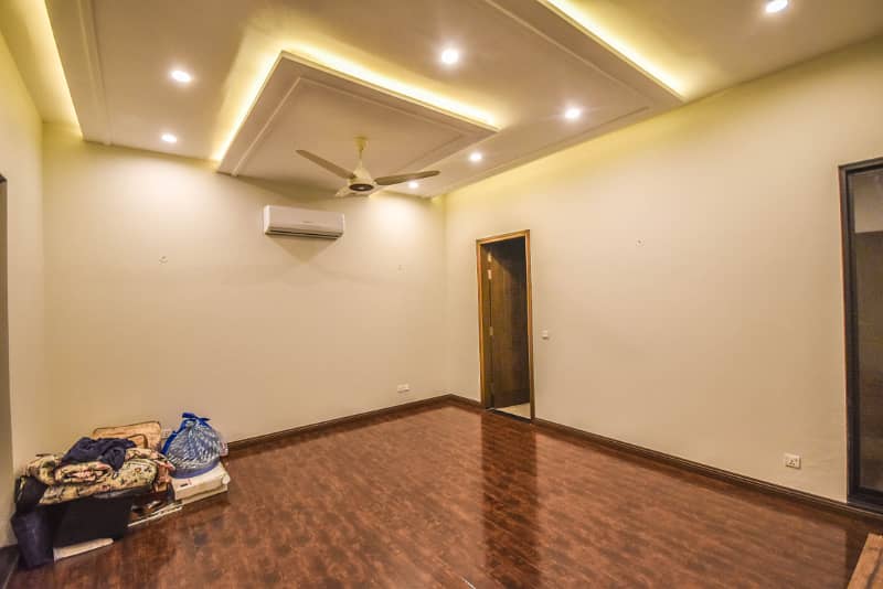 1 Kanal Well Maintained Bungalow For Sale DHA Phase 5 22