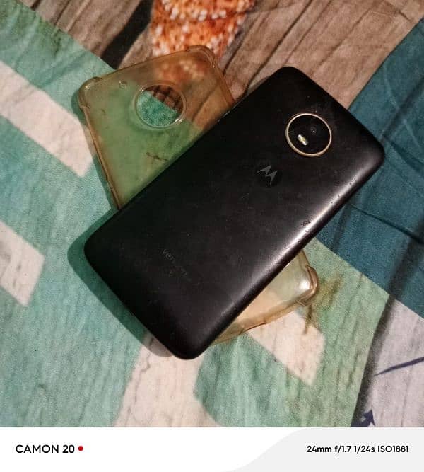 MOTO E4 1