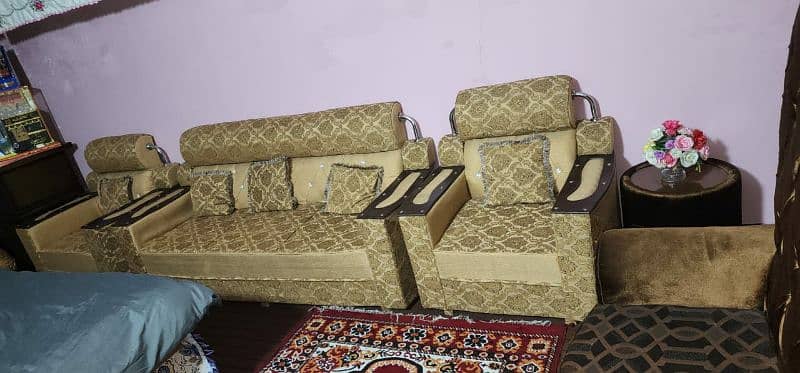 sofa set hai bilkul neya hai 1