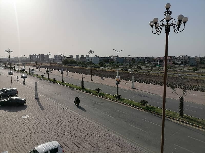 Prime Location Residential Plot For Grabs In 5 Marla Lahore 1