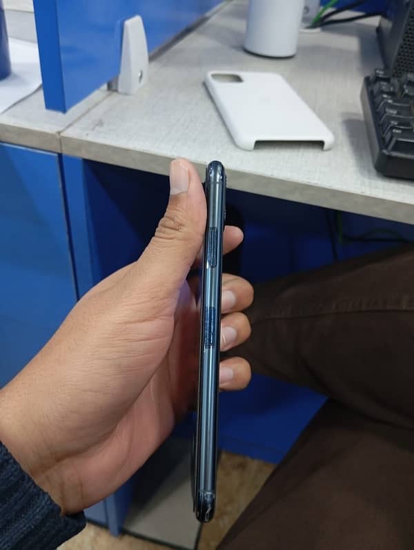 iphone 11 pro max PTA proved 2