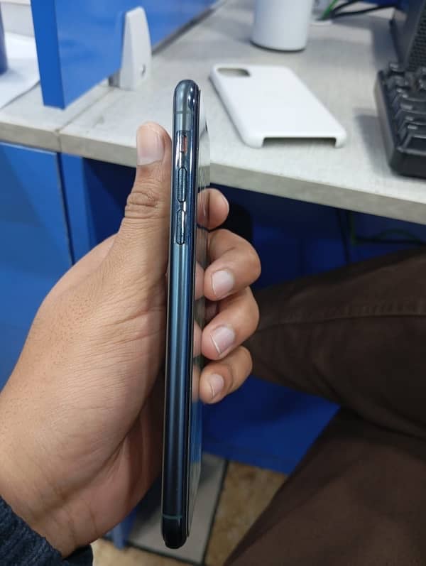 iphone 11 pro max PTA proved 4