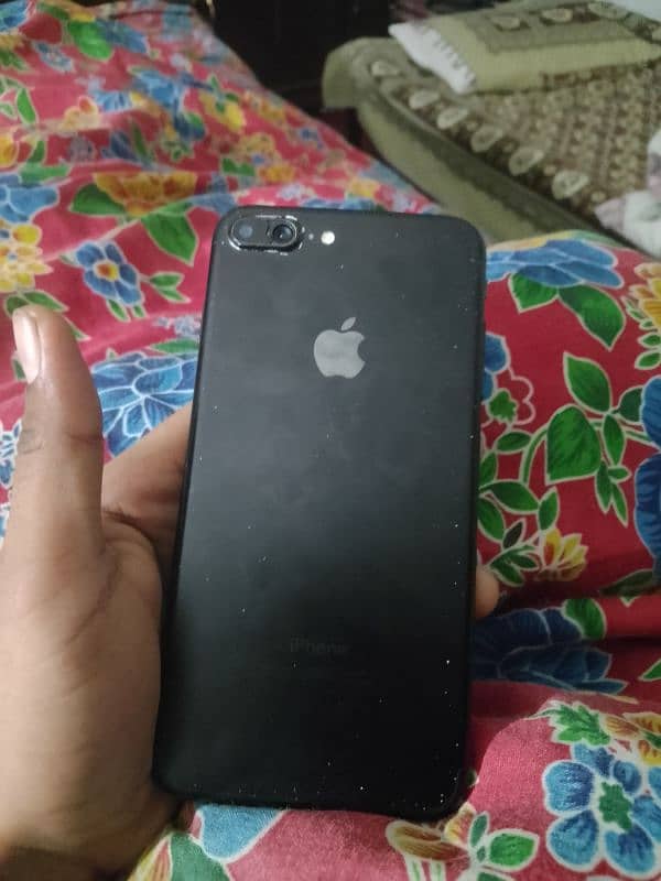 iPhone  7plus black colour 32gb 4