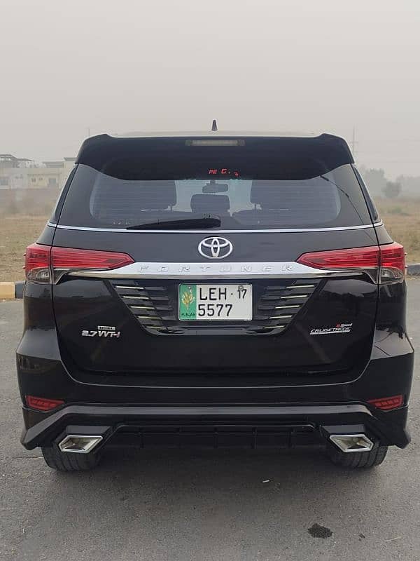 Toyota Fortuner 2017 4