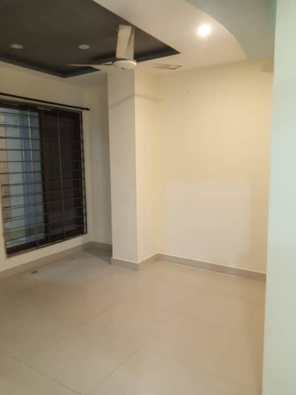 In E-11 Flat Sized 980 Square Feet For sale 2