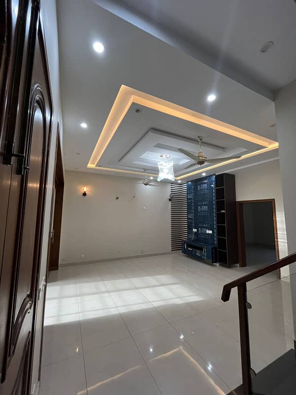 8 marla House for sale in H block bankers Avenue cooperative Housing society bedian road lhr 7