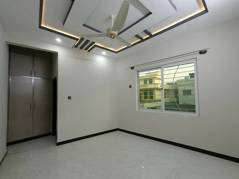 Corner House For Sale In Afshan Colony 31