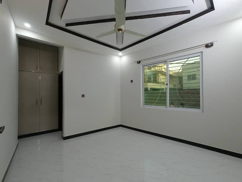 Corner House For Sale In Afshan Colony 36