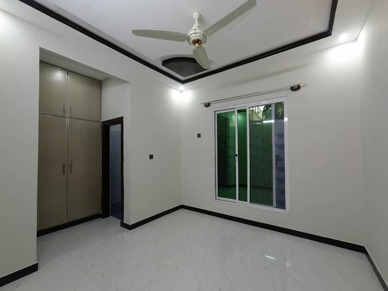 Corner House For Sale In Afshan Colony 38