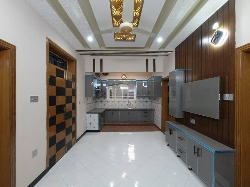 On Excellent Location House Of 5 Marla Available In Afshan Colony 9