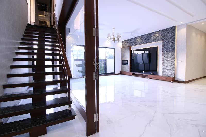 10 MARLA SLIGHTLY USED LUXURY MODERN DESIGN HOUSE FOR RENT IN DHA PHASE 6 TOP LOCATION 10