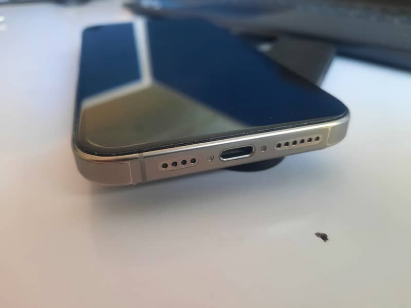 Apple iPhone 15 Pro Max Non PTA 4