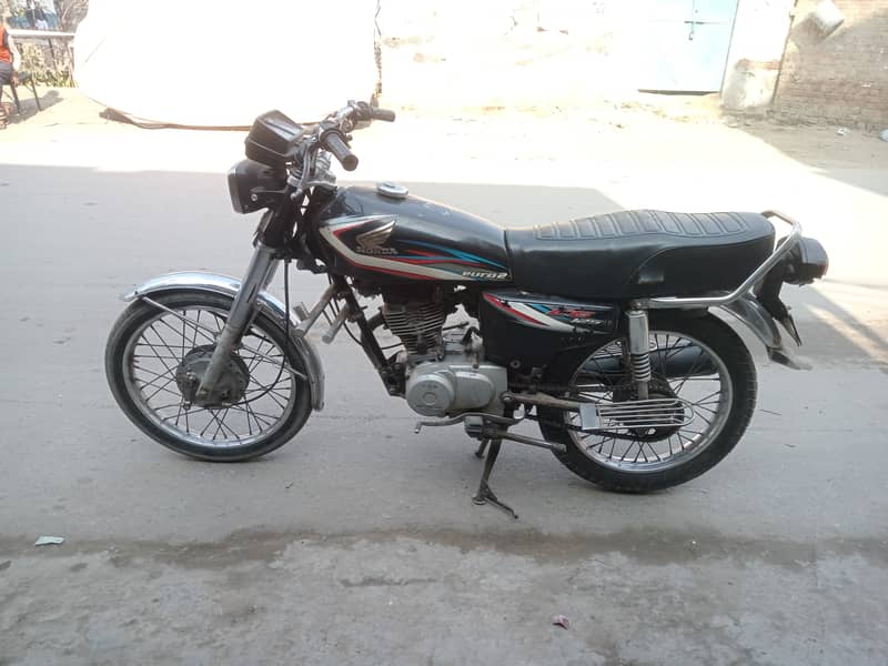 Honda 125cc black 0