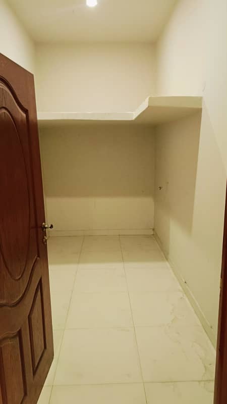 10 Marla Used House For Sale in Bahria Town Lahore 2