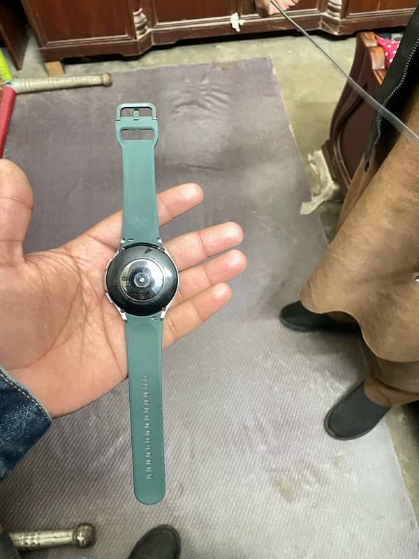 Samsung Galaxy Watch 4 Classic 1