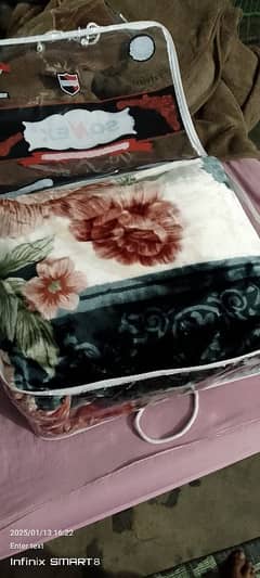 I want to sale my blanket double bed 2 ply new sonix company black