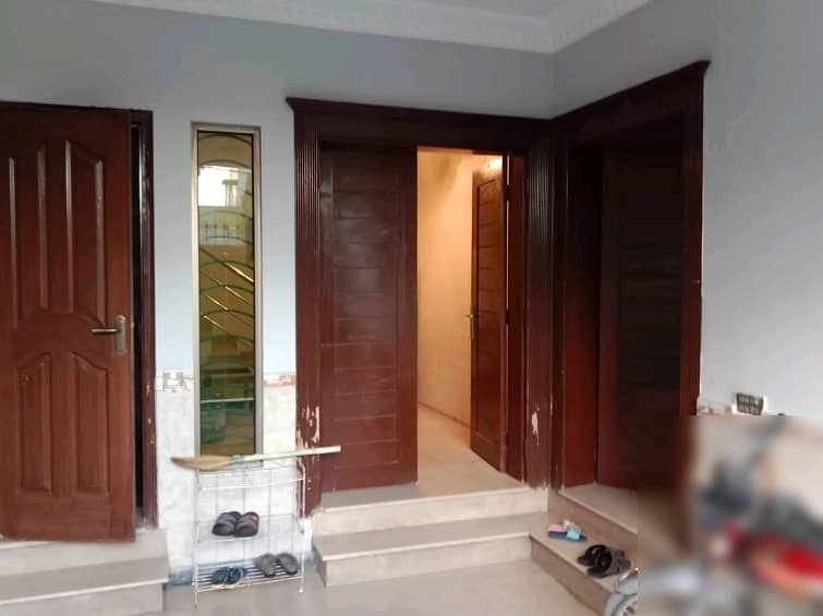 Spacious 5 Marla House Available For rent In Johar Town 0