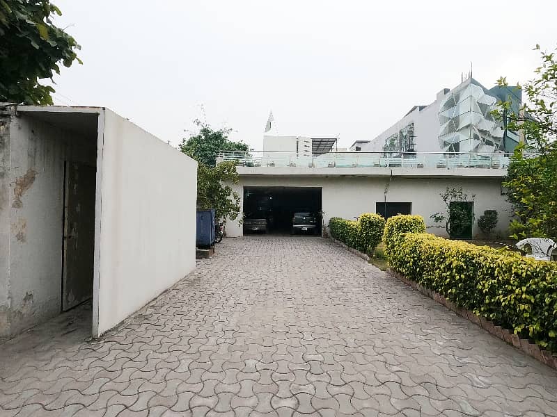 Prime Location 2 Kanal House In Central Johar Town For sale 10