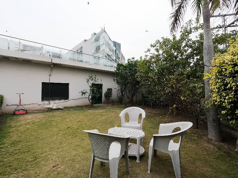 Prime Location 2 Kanal House In Central Johar Town For sale 12