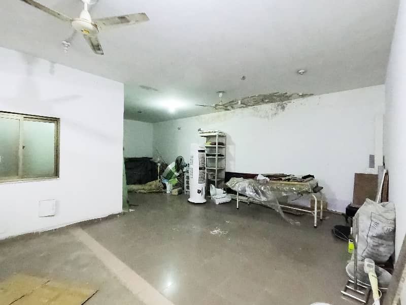 Prime Location 2 Kanal House In Central Johar Town For sale 25