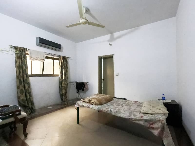 Prime Location 2 Kanal House In Central Johar Town For sale 33