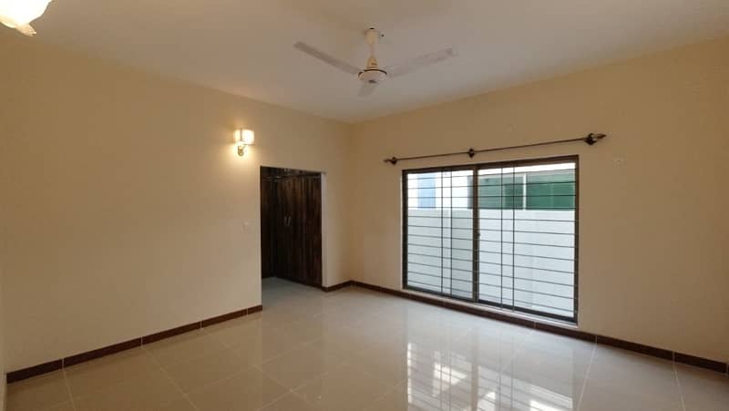 Avail Yourself A Great 375 Square Yards House In Askari 5 - Sector J 5