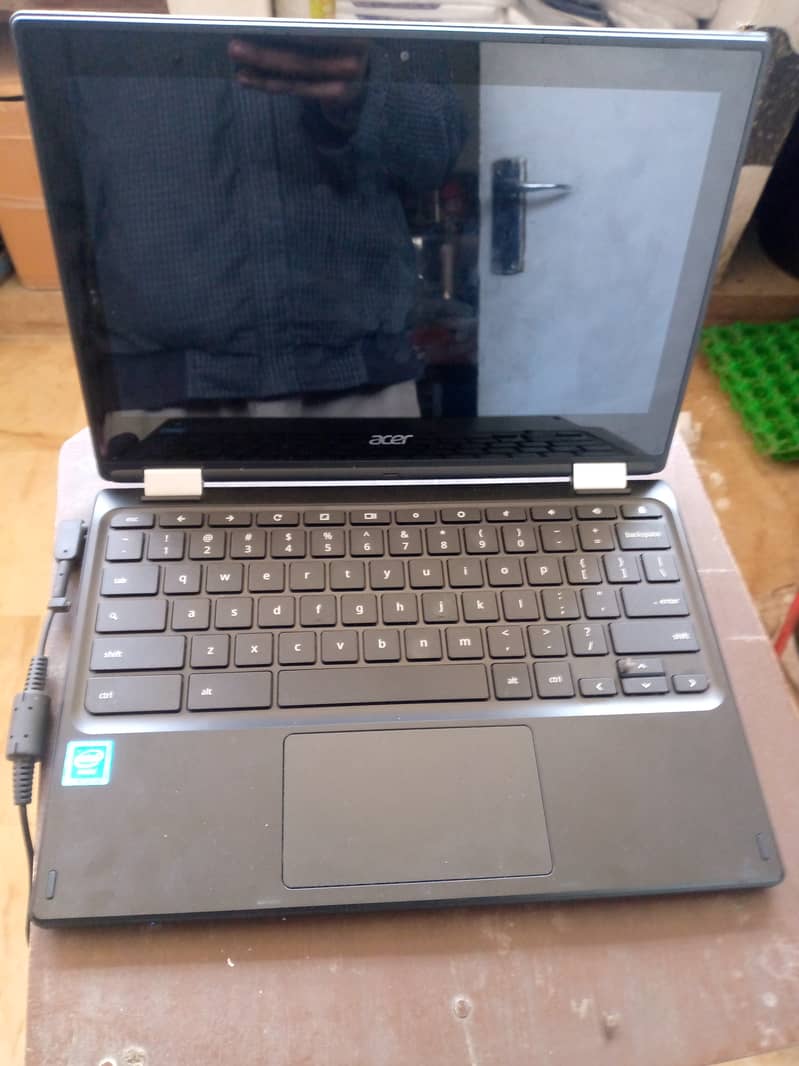 I'm selling my touchscreen laptop urgent 3