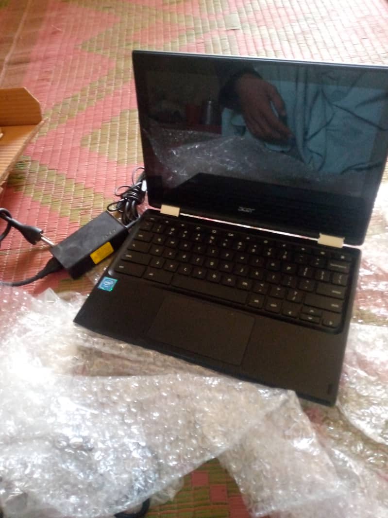 I'm selling my touchscreen laptop urgent 4