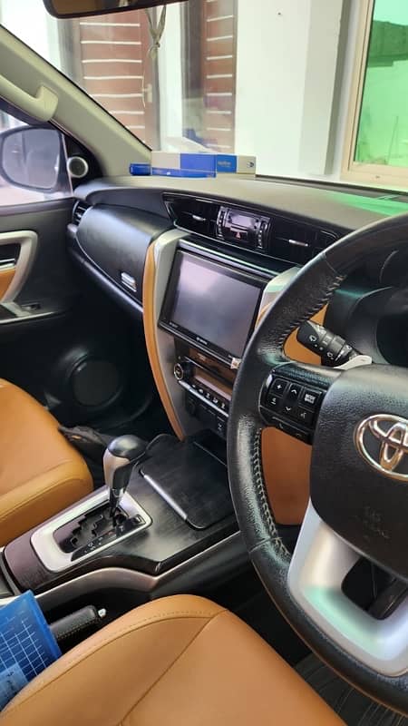 Toyota Fortuner V 2017 3