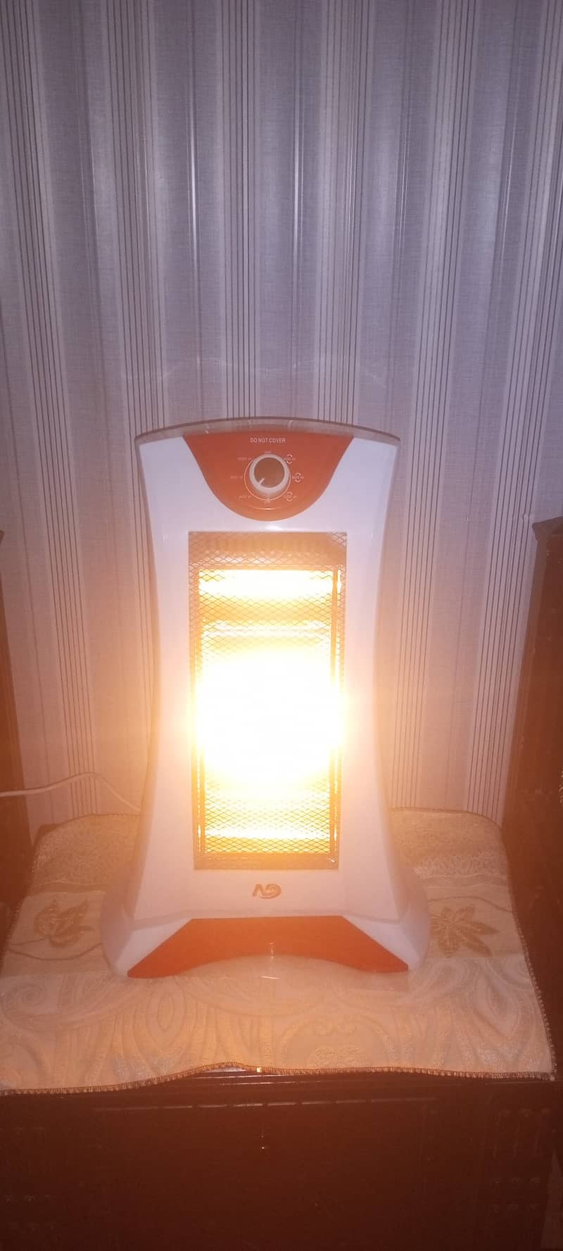 Electric Heater with Box Packing 9/10 condition 2