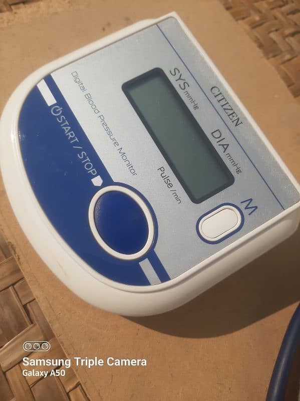 CITIZEN BLOOD PRESSURE MONITOR 0