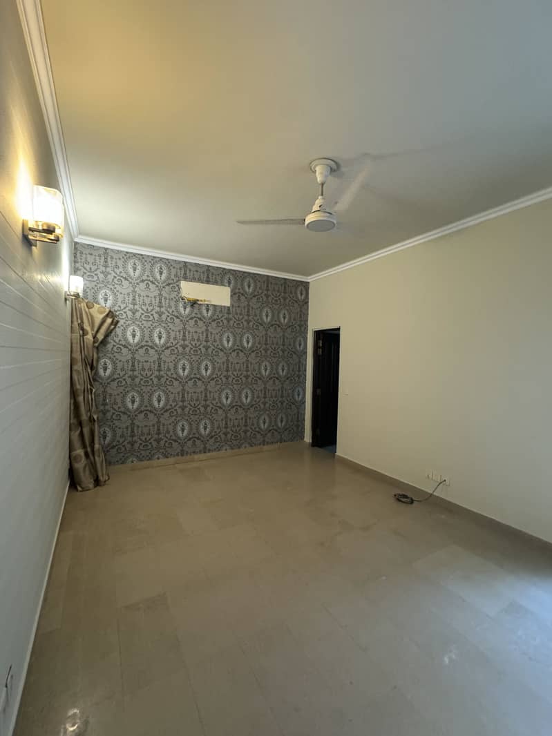 TRIPLE STOREY TILED FLOOR HOUSE AT PRIME LOCATION GOOD RENTAL INCOME COMING 5