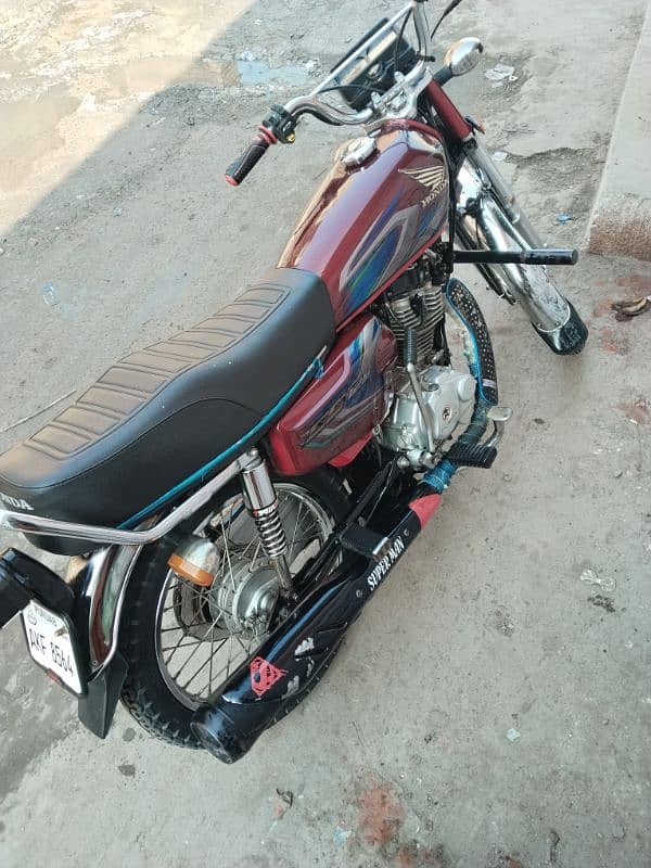 Red Honda 125 for sale 0