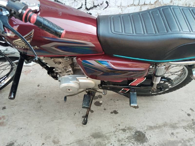 Red Honda 125 for sale 4