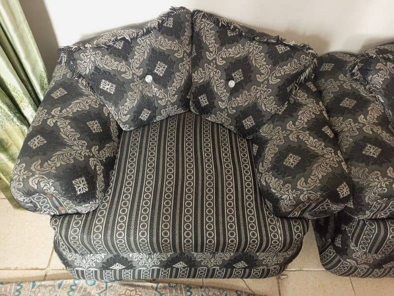 sofa set 5 seaters good condition 1