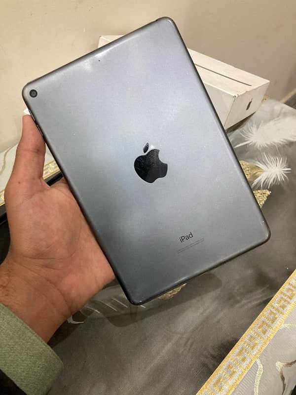 ipad mini 5 with box 5