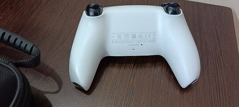 PS5 DUALSENSE CONTROLLER WHITE WITHOUT BOX GOOD WORKING CONDITION 1