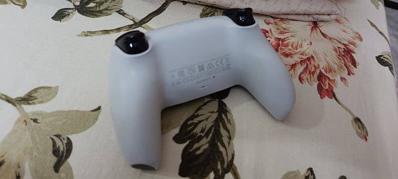 PS5 DUALSENSE CONTROLLER WHITE WITHOUT BOX GOOD WORKING CONDITION 3