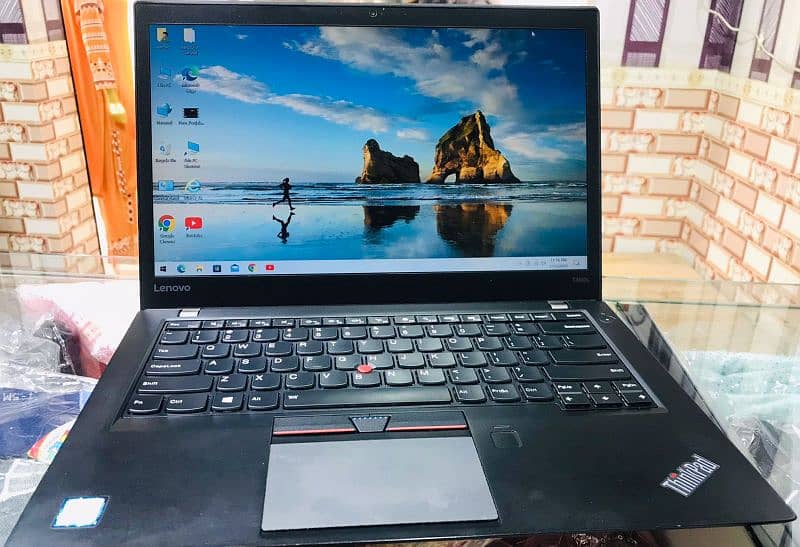 laptop lenovo Thinkpad i7.6th 4gb 256ssd rom. black color. 2