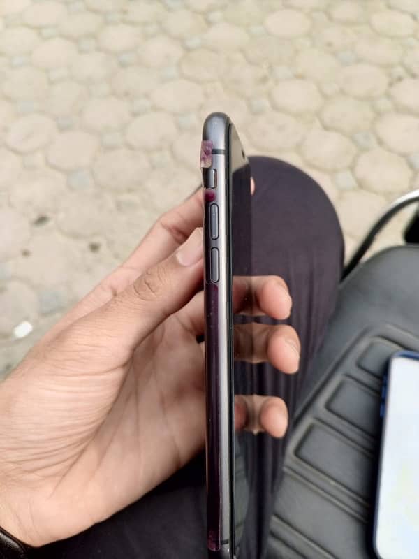 Iphone 11 Non PTA (128GB) 3