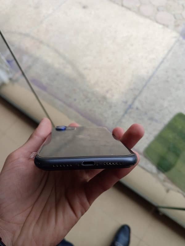 Iphone 11 Non PTA (128GB) 4