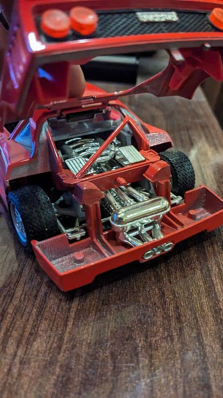 Metal Diecast Ferrari F40 scale  1/24 model collector item 2