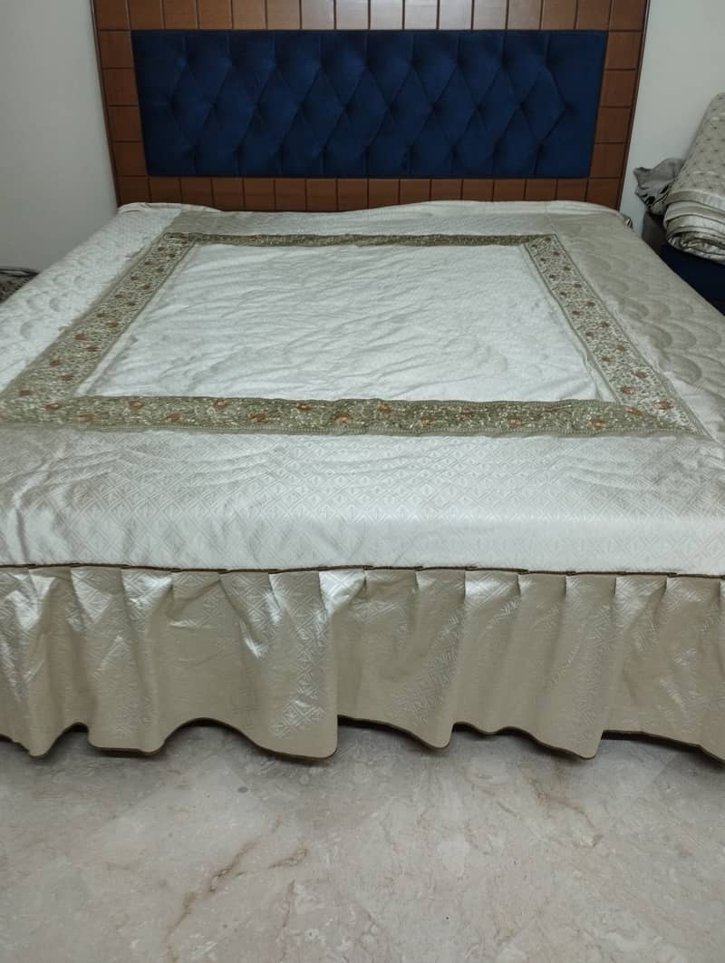 comforter quilt set/ branded bridal set with smooth design 0