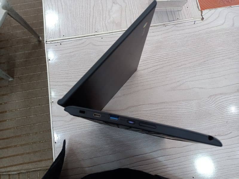 Lenovo Chromebook E300 3