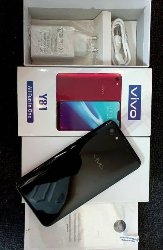 smart phone vivo y81, 6/128gb, complte Box charger 2