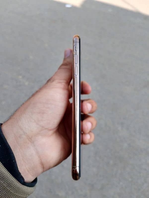 I phone xs max pta approved 4