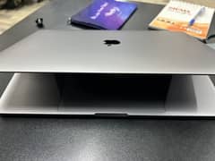 Macbook Pro 2018 16GB 512GB 15.4 inch Touchbar