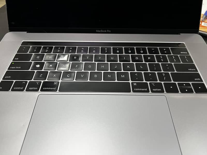 Macbook Pro 2018 16GB 512GB 15.4 inch Touchbar 2