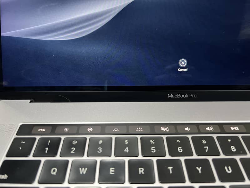 Macbook Pro 2018 16GB 512GB 15.4 inch Touchbar 14