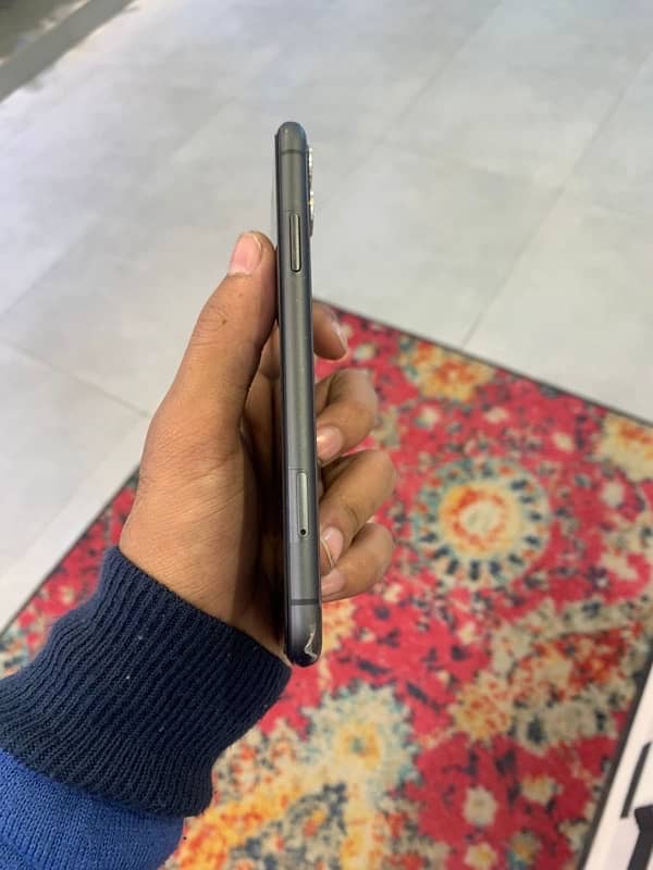 IPhone 11 64Gb non PTA jv 6